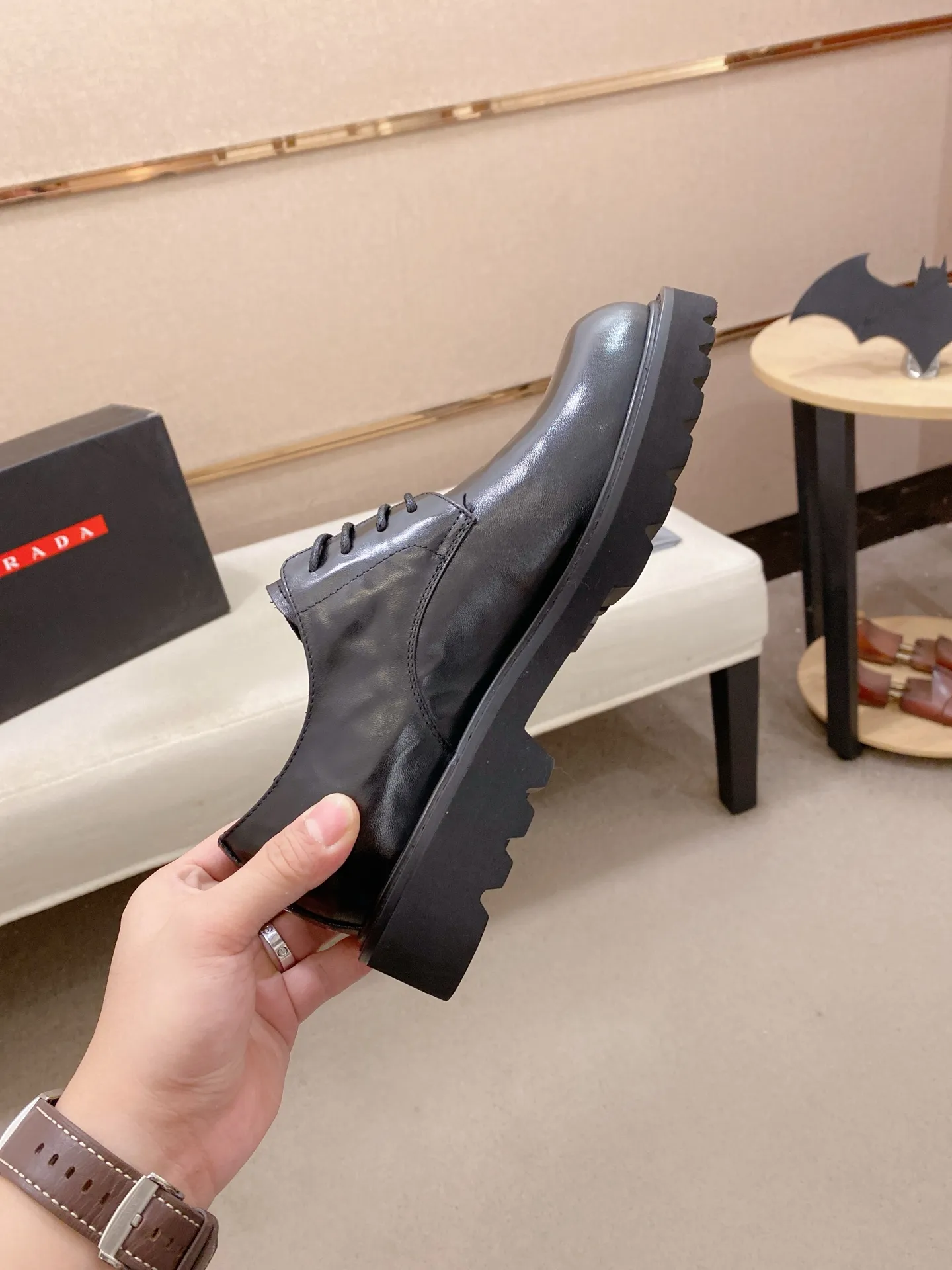 Factory price 640💰 🍁🍁High version High-quality new PRADA (Prada) counters are launched simultaneously, new men's shoes, 😘fabrics are selected from imported lacquered first-layer cowhide, and imported cowhide lining. 👍🏿 High-end ☄️ air-cushion molded anti-slip rubber outsole, exquisite lines, simple and elegant, comfortable and high-end for leisure travel. Code number: 38 to 45